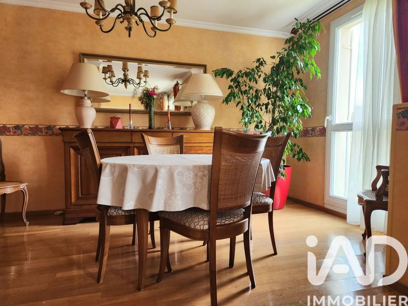 Appartement - 93 m² - 5 pièces