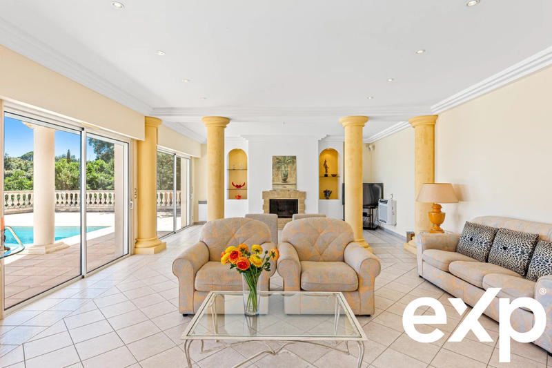 Villa - 285 m² - 6 pièces