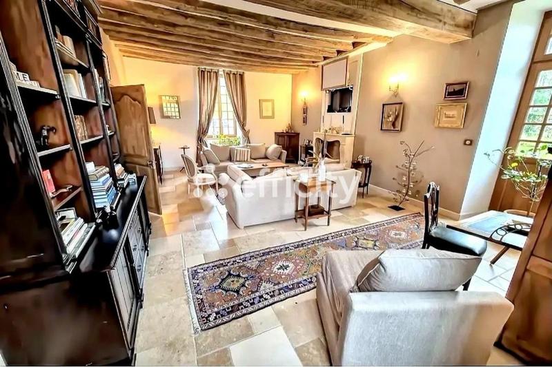 Maison - 230 m² - 9 pièces