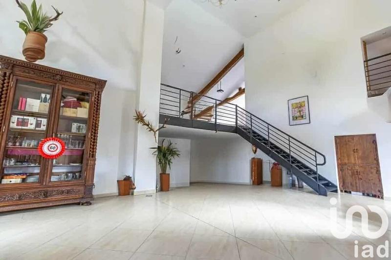 Maison - 640 m² - 12 pièces