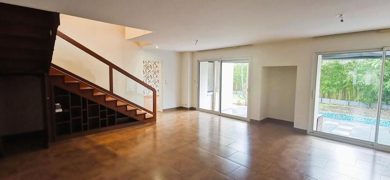 Maison - 195 m² - 6 pièces