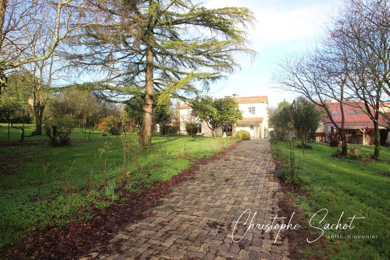 Maison - 198 m² - 9 pièces