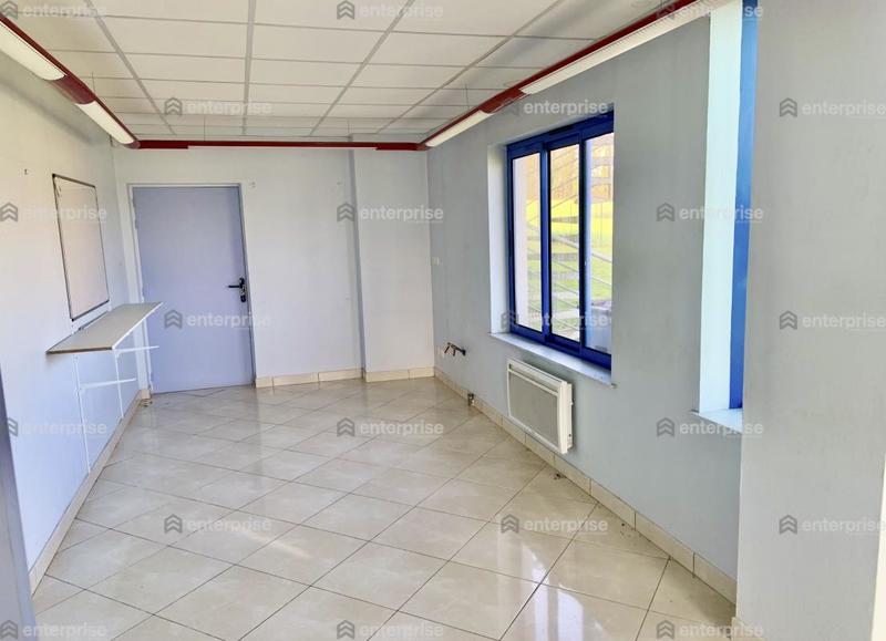 Local d'activité / Entrepôt - 1 600 m²