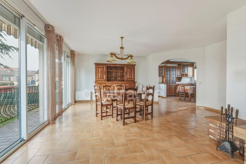 Maison - 230 m² - 6 pièces