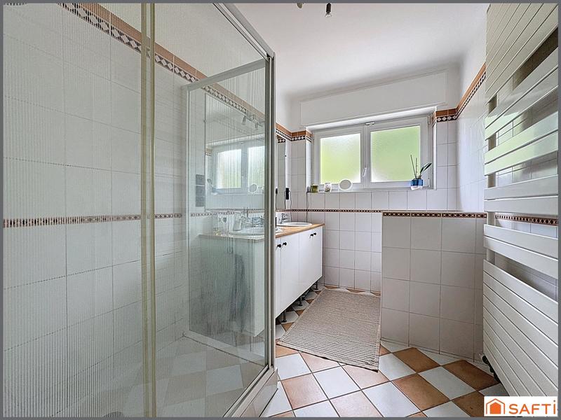 Maison - 200 m² - 8 pièces