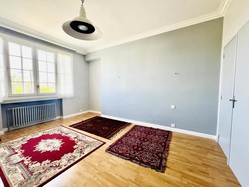 Maison - 210 m² - 8 pièces