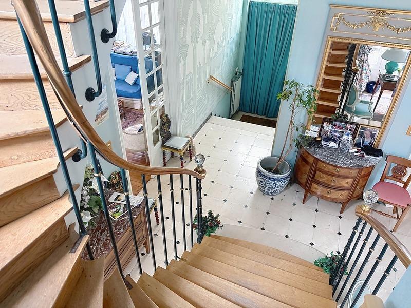 Maison bourgeoise - 353 m² - 13 pièces