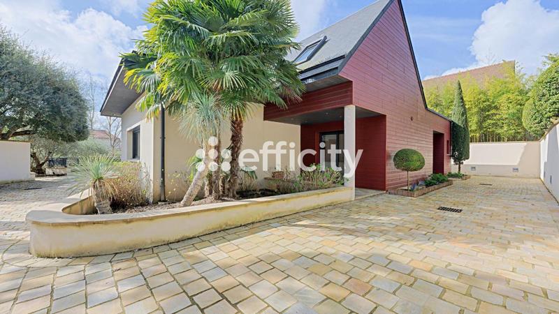 Maison - 335 m² - 9 pièces