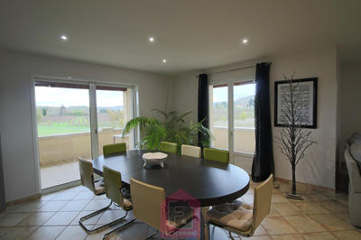 Maison - 230 m² - 7 pièces