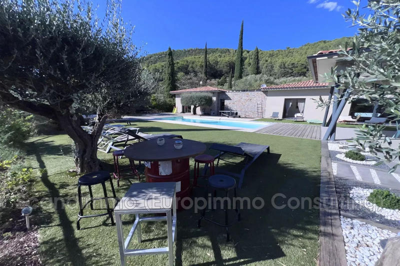 Maison - 231 m² - 7 pièces