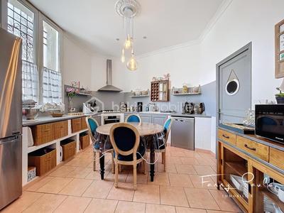 Demeure - 270 m² - 8 pièces