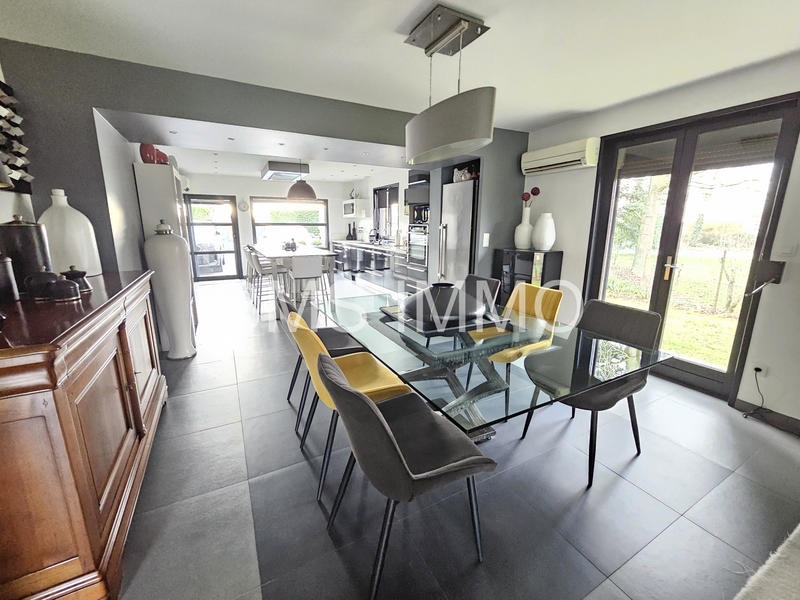Maison - 268 m² - 10 pièces