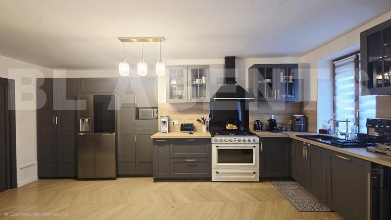 Maison - 260 m² - 10 pièces