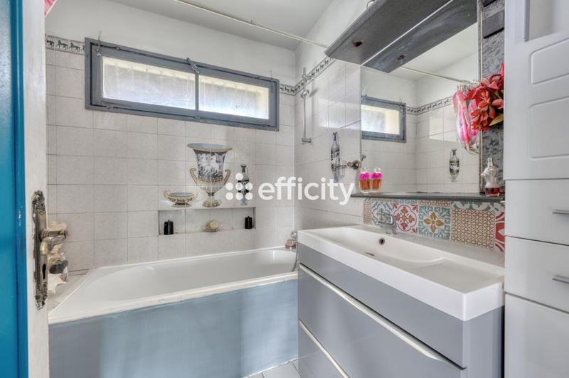 Maison - 153 m² - 8 pièces