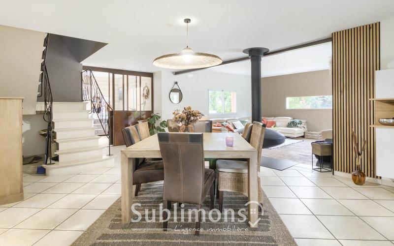 Maison traditionnelle - 246 m² - 8 pièces