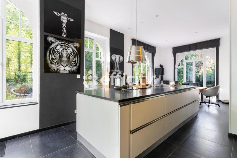 Demeure - 458 m² - 16 pièces