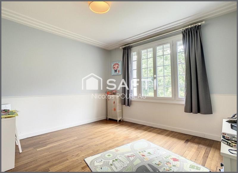 Maison - 240 m² - 9 pièces
