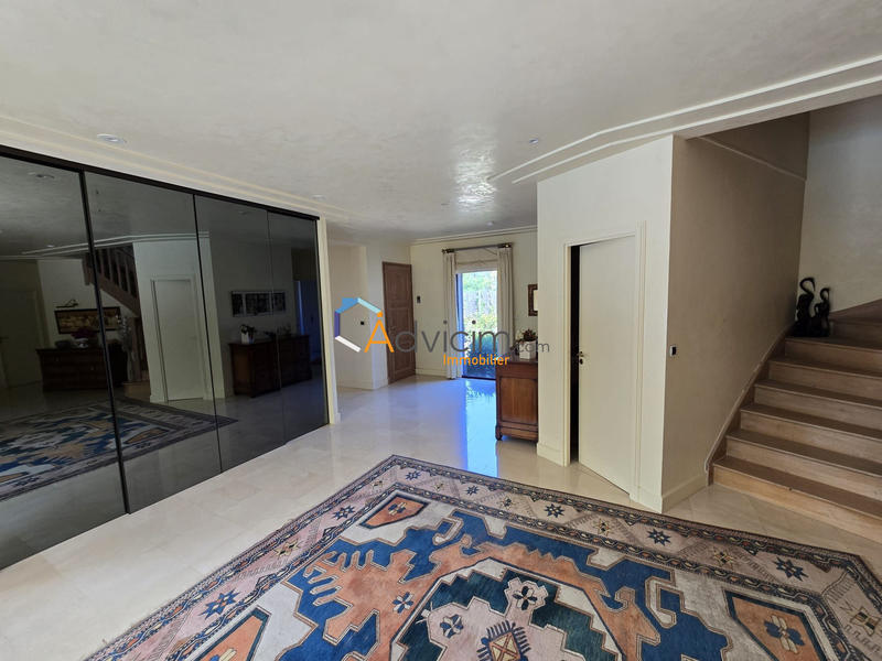 Villa - 260 m² - 6 pièces