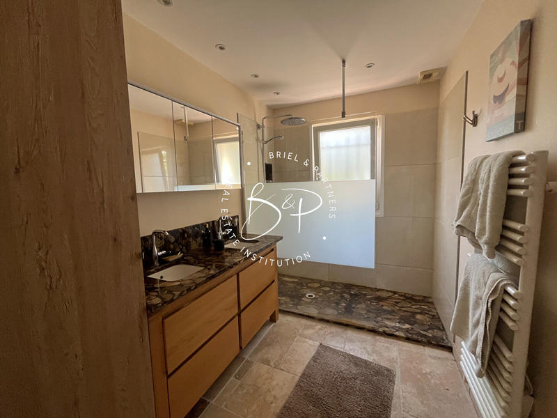 Maison - 172 m² - 8 pièces