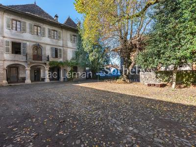 Maison - 1 131 m² - 15 pièces