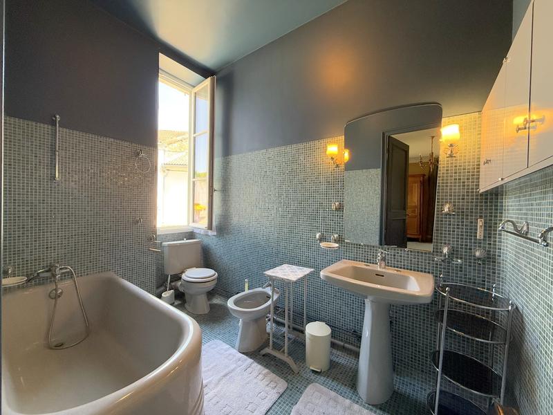 Maison - 372 m² - 10 pièces