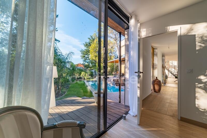 Maison - 220 m² - 7 pièces