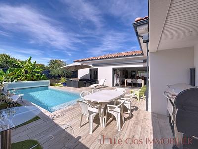 Maison - 171 m² - 7 pièces