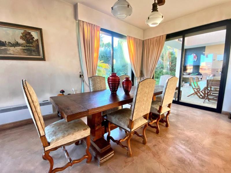 Villa - 300 m² - 6 pièces