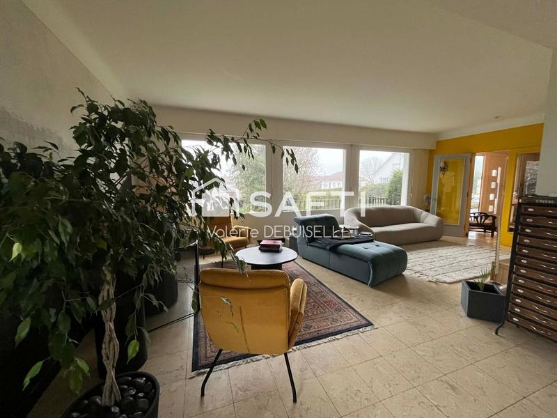 Maison - 180 m² - 10 pièces