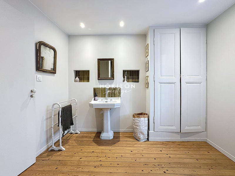 Maison ancienne - 245 m² - 10 pièces