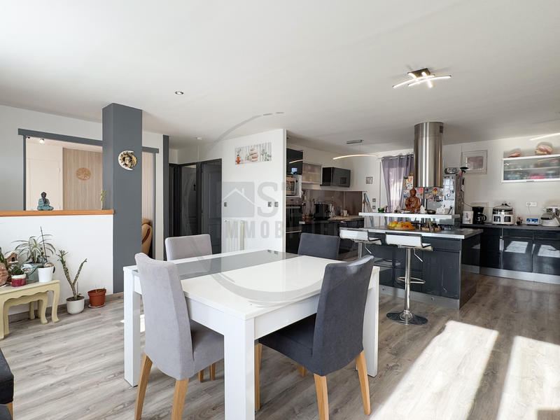 Maison - 97 m² - 5 pièces