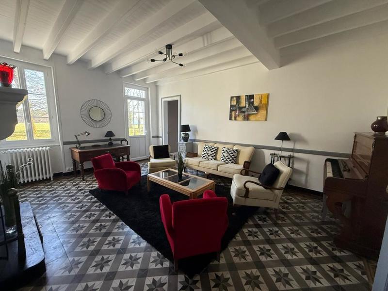 Maison - 211 m² - 8 pièces