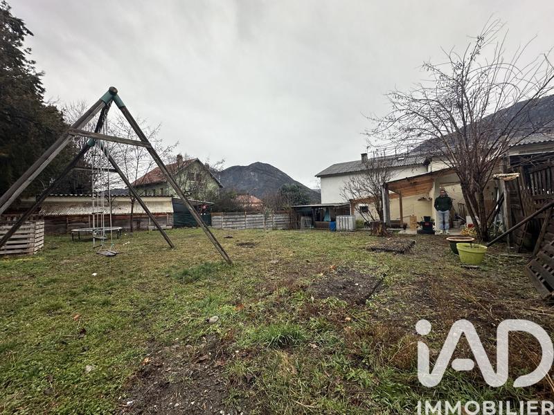 Maison - 179 m² - 9 pièces