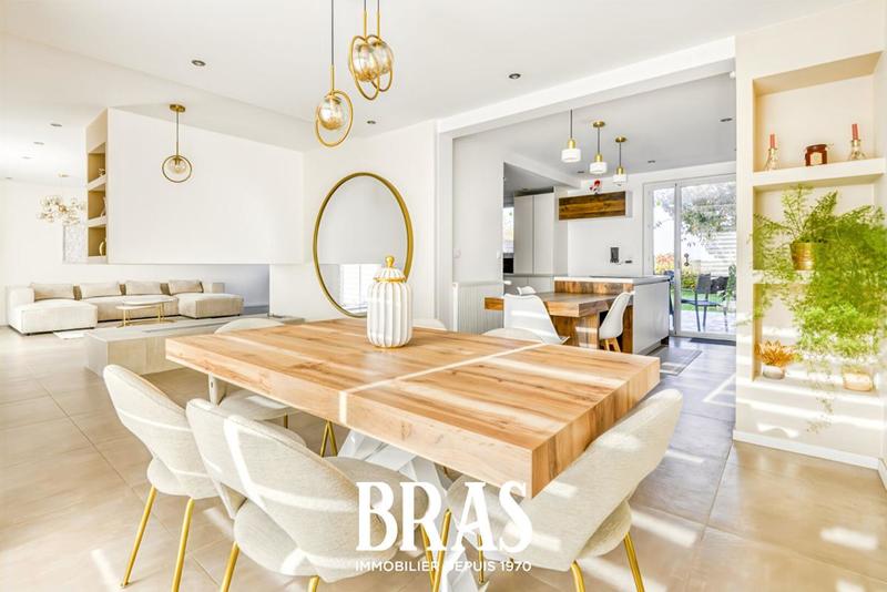 Maison - 150 m² - 8 pièces