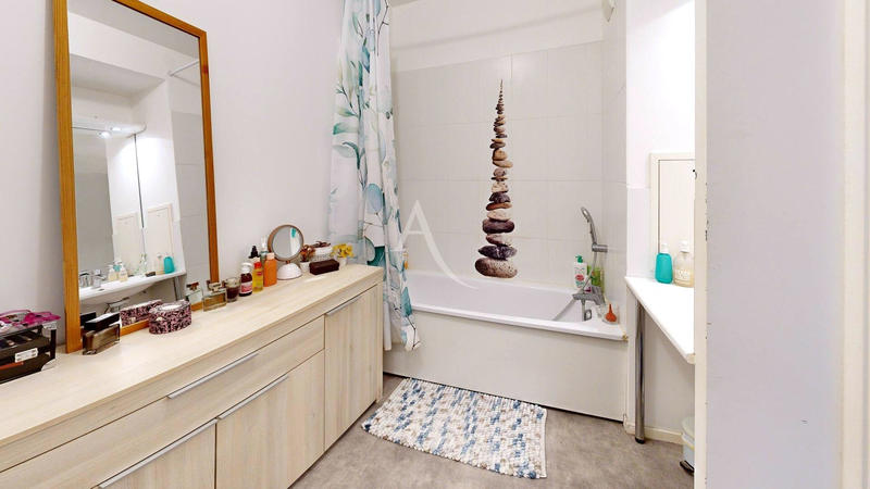 Appartement - 84 m² - 4 pièces