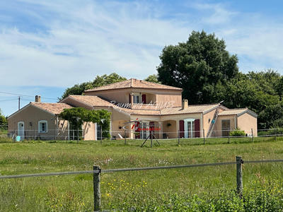 Maison - 200 m² - 8 pièces