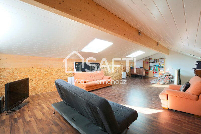 Maison - 250 m² - 5 pièces