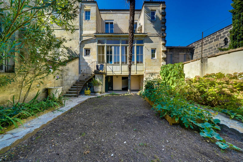 Maison - 200 m² - 8 pièces