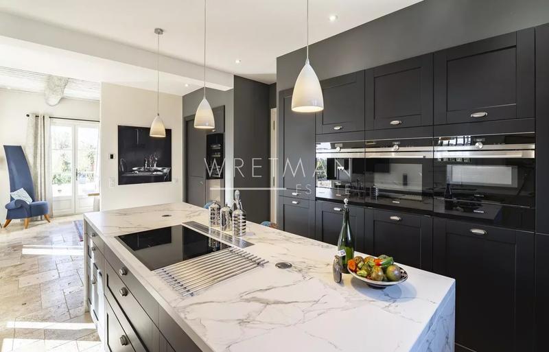 Bastide - 328 m² - 8 pièces