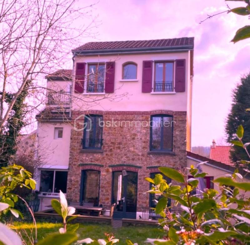 Demeure - 215 m² - 9 pièces