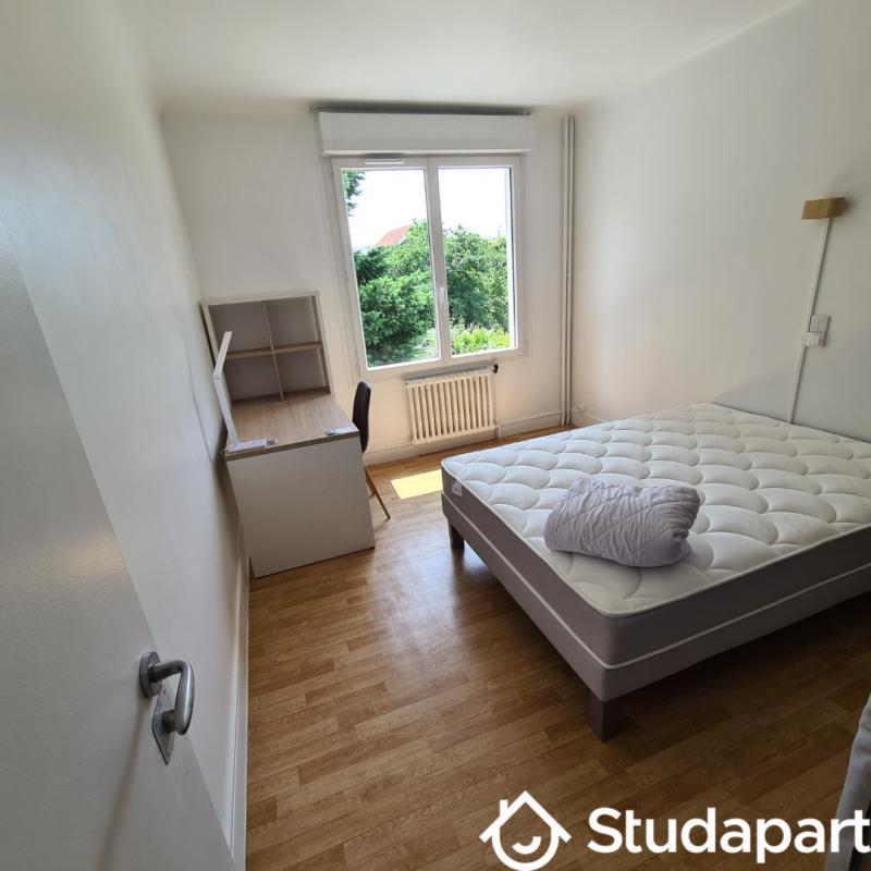 Chambre - 13 m² - 1 pièce