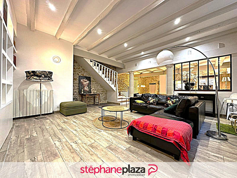 Maison - 215 m² - 6 pièces