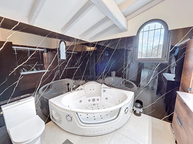 Villa - 210 m² - 6 pièces