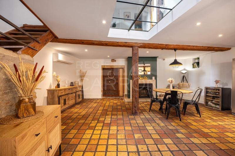 Maison - 219 m² - 6 pièces