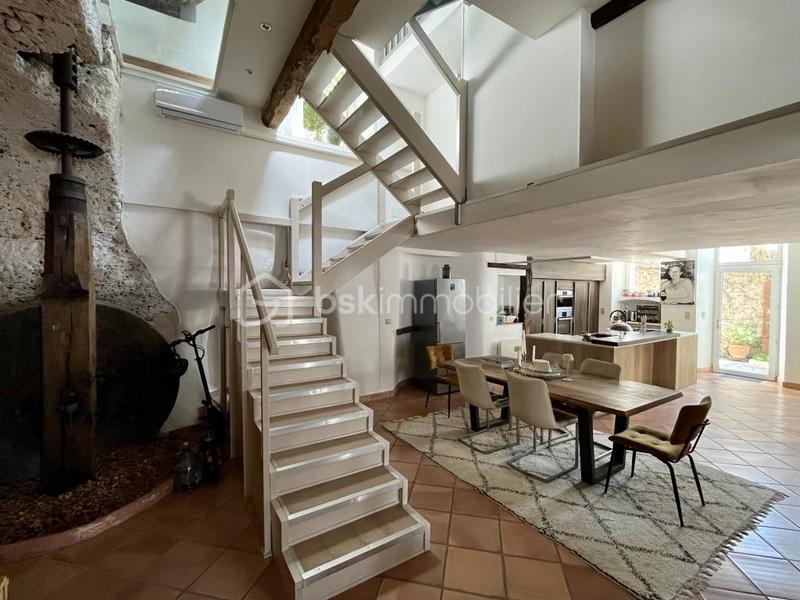 Demeure - 239 m² - 7 pièces