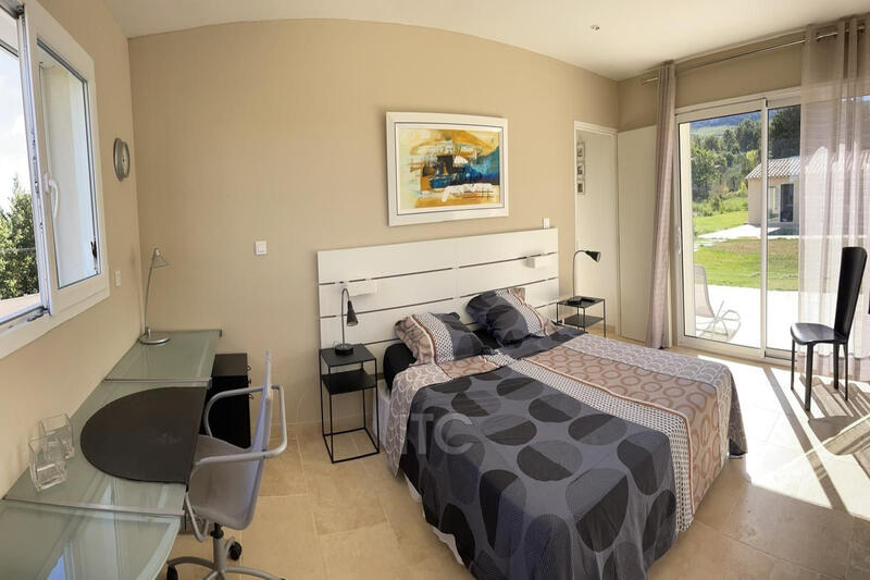 Villa - 220 m² - 5 pièces