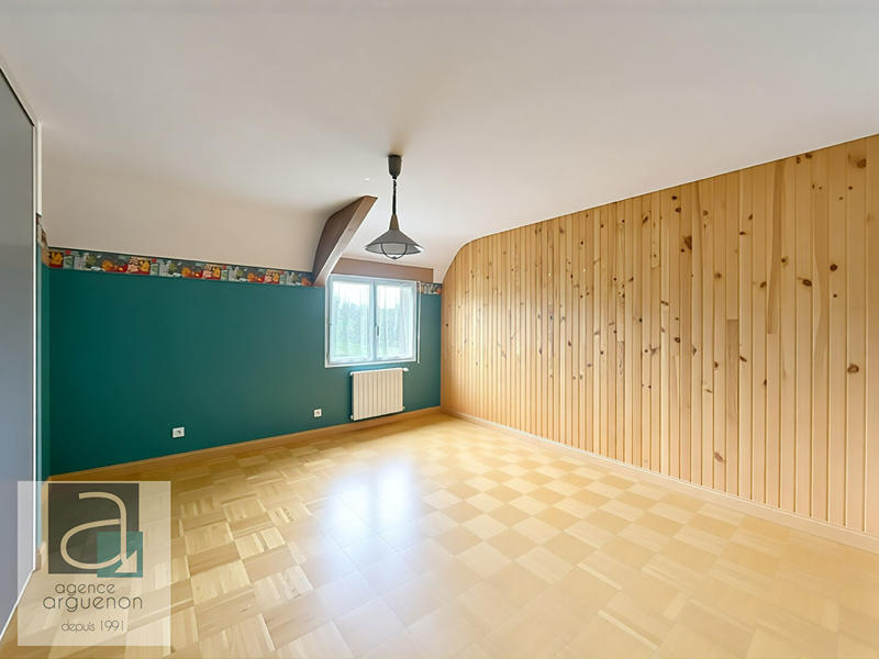 Maison - 210 m² - 8 pièces