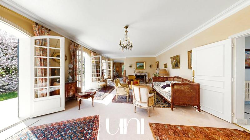 Maison - 318 m² - 8 pièces