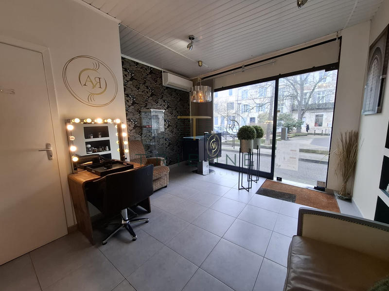 Local commercial - 130 m² - 2 pièces