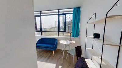 Chambre - 14 m² - 9 pièces